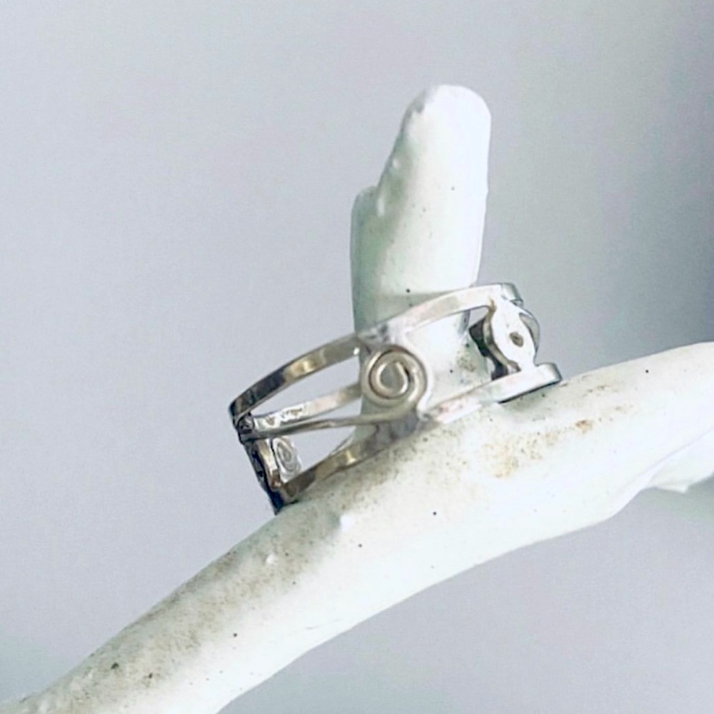 Vintage handmade Swirl sterling silver ring. Size 6- 6-1/2